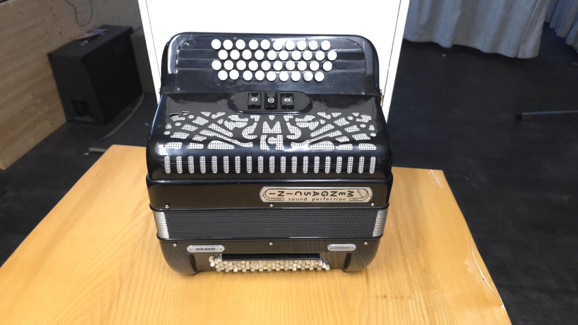 Mengascini Bravo Convertor Knopfakkordeon in Schwarz