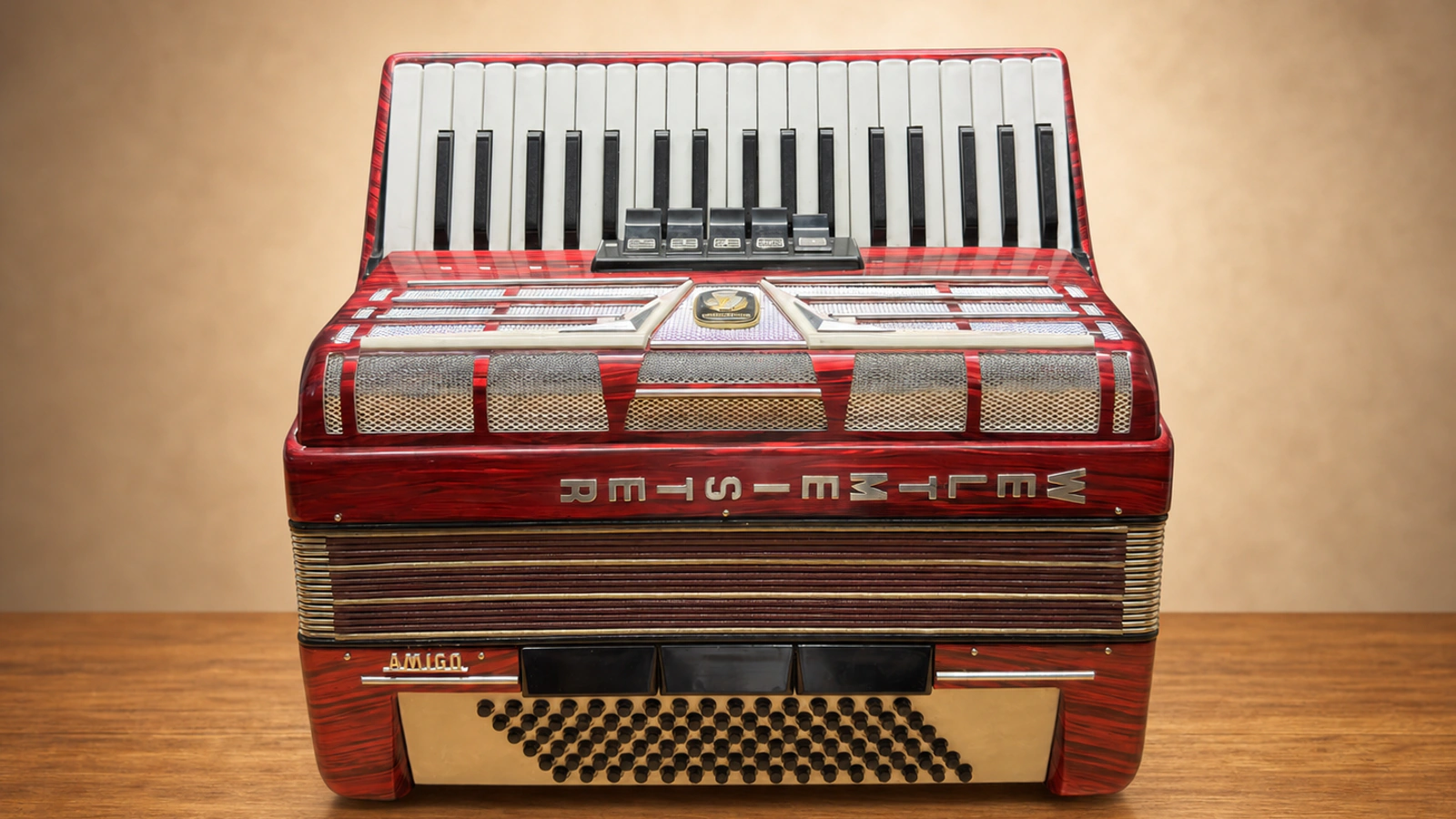 Gebrauchtes rotes Weltmeister Amigo Pianoakkordeon in Perloidoptik mit 34 Tasten und 72 Bass